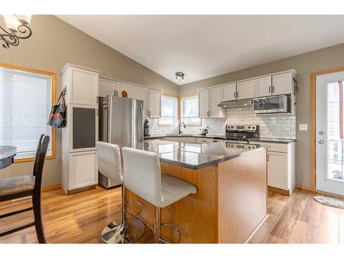 7 Chilcotin Way West, Lethbridge, AB - Indoor Photo Showing Kitchen With Upgraded Kitchen