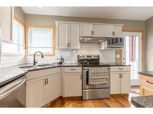 7 Chilcotin Way West, Lethbridge, AB - Indoor Photo Showing Kitchen