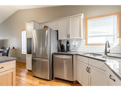 7 Chilcotin Way West, Lethbridge, AB - Indoor Photo Showing Kitchen With Double Sink