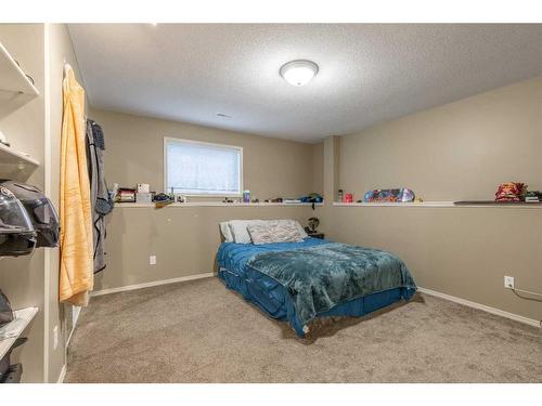 7 Chilcotin Way West, Lethbridge, AB - Indoor Photo Showing Bedroom