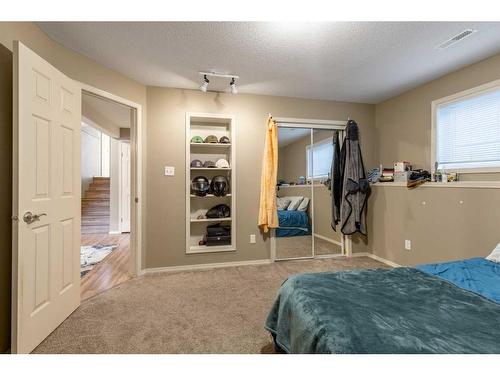 7 Chilcotin Way West, Lethbridge, AB - Indoor Photo Showing Bedroom