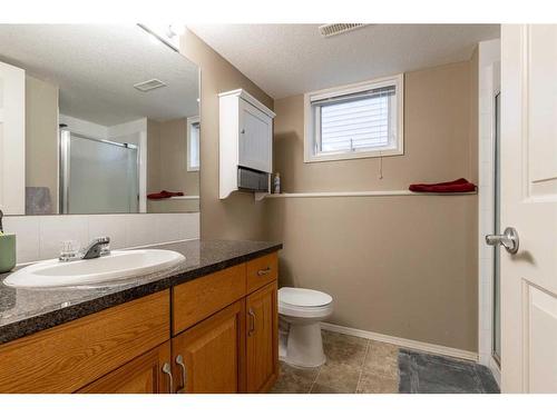 7 Chilcotin Way West, Lethbridge, AB - Indoor Photo Showing Bathroom