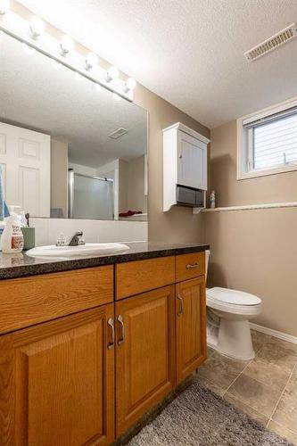 7 Chilcotin Way West, Lethbridge, AB - Indoor Photo Showing Bathroom