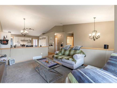 7 Chilcotin Way West, Lethbridge, AB - Indoor Photo Showing Living Room