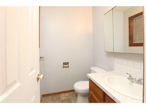 4501 56 Ave., Taber, AB - Indoor Photo Showing Bathroom