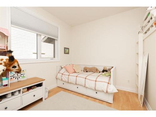 100 Blackfoot Circle West, Lethbridge, AB - Indoor Photo Showing Bedroom