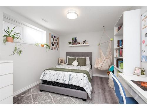 100 Blackfoot Circle West, Lethbridge, AB - Indoor Photo Showing Bedroom