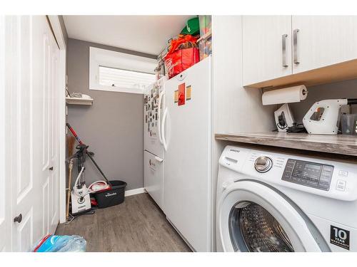 100 Blackfoot Circle West, Lethbridge, AB - Indoor Photo Showing Laundry Room