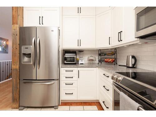 100 Blackfoot Circle West, Lethbridge, AB - Indoor Photo Showing Kitchen