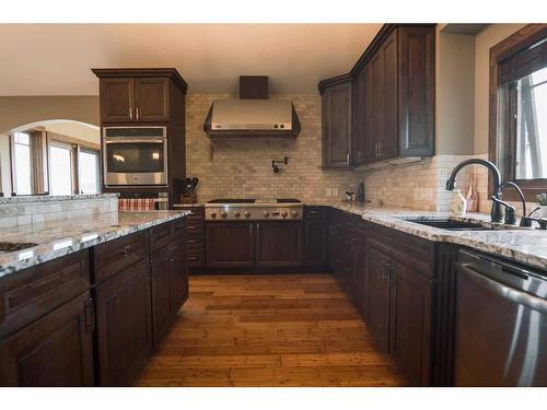 195041 Highway 512, Rural Lethbridge County, AB - Indoor Photo Showing Kitchen With Upgraded Kitchen