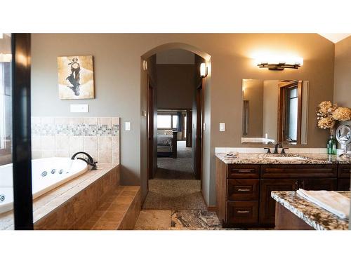 195041 Highway 512, Rural Lethbridge County, AB - Indoor Photo Showing Bathroom