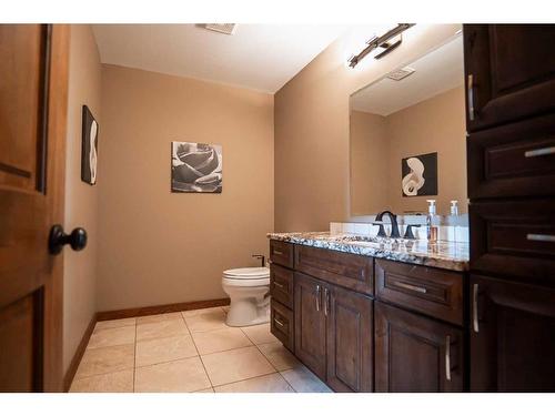 195041 Highway 512, Rural Lethbridge County, AB - Indoor Photo Showing Bathroom