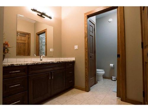 195041 Highway 512, Rural Lethbridge County, AB - Indoor Photo Showing Bathroom