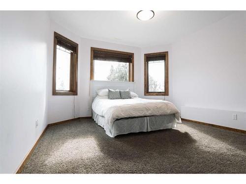 195041 Highway 512, Rural Lethbridge County, AB - Indoor Photo Showing Bedroom