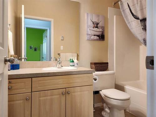 65 Squamish Crescent West, Lethbridge, AB - Indoor Photo Showing Bathroom