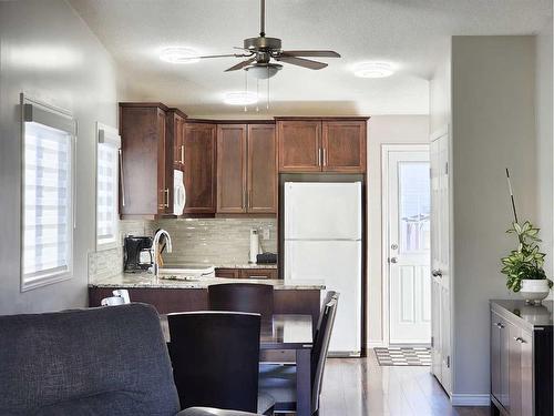 65 Squamish Crescent West, Lethbridge, AB - Indoor Photo Showing Kitchen