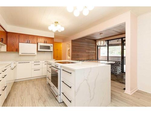 2818 6A Avenue South, Lethbridge, AB - Indoor Photo Showing Kitchen