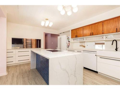 2818 6A Avenue South, Lethbridge, AB - Indoor Photo Showing Kitchen