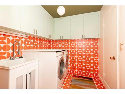 2818 6A Avenue South, Lethbridge, AB - Indoor Photo Showing Laundry Room