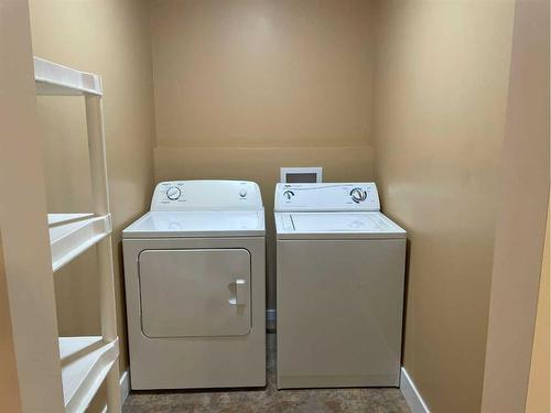 306 1 Avenue, Warner, AB - Indoor Photo Showing Laundry Room