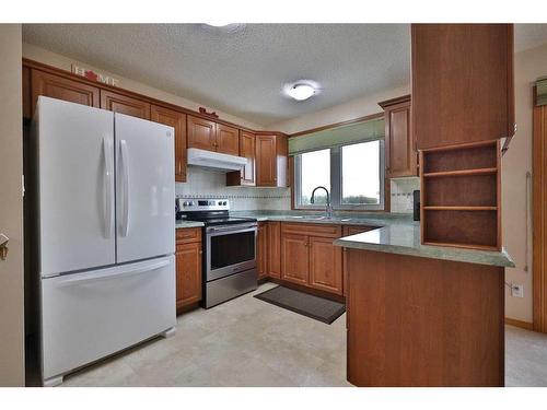 206 5 Street, Warner, AB - Indoor Photo Showing Kitchen