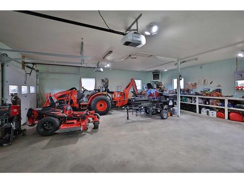 206 5 Street, Warner, AB - Indoor Photo Showing Garage