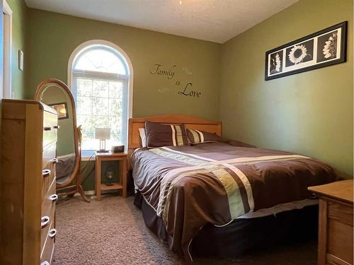 242W 100S, Raymond, AB - Indoor Photo Showing Bedroom