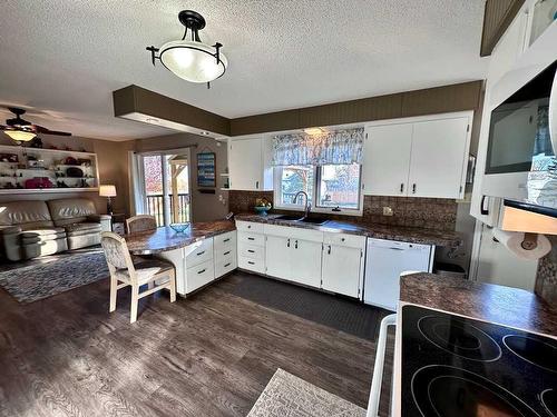 210 4 Street East, Cardston, AB - Indoor Photo Showing Kitchen With Double Sink