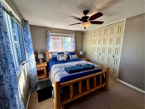 210 4 Street East, Cardston, AB - Indoor Photo Showing Bedroom