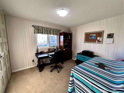 210 4 Street East, Cardston, AB - Indoor Photo Showing Bedroom