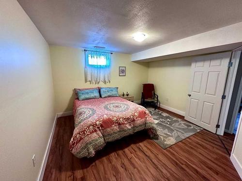 210 4 Street East, Cardston, AB - Indoor Photo Showing Bedroom