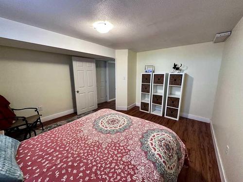 210 4 Street East, Cardston, AB - Indoor Photo Showing Bedroom