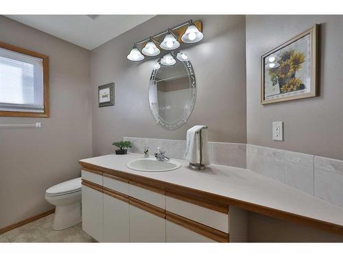 359 Heritage Crescent West, Lethbridge, AB - Indoor Photo Showing Bathroom