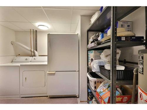 359 Heritage Crescent West, Lethbridge, AB - Indoor Photo Showing Laundry Room