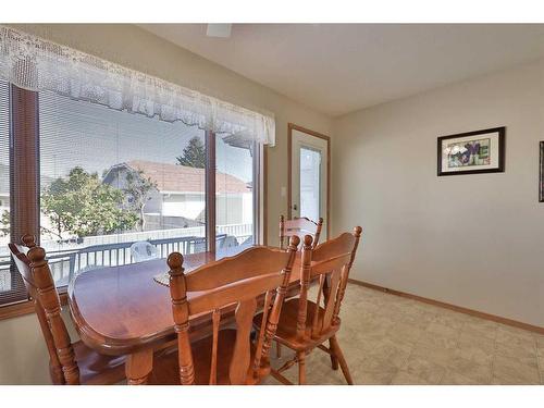 359 Heritage Crescent West, Lethbridge, AB - Indoor Photo Showing Dining Room