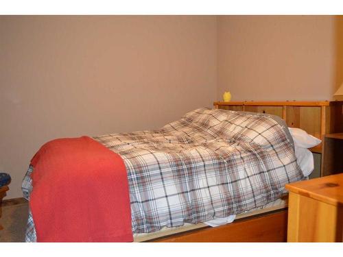 401 Castle Mountain Way, Rural Pincher Creek No. 9, M.D. Of, AB - Indoor Photo Showing Bedroom