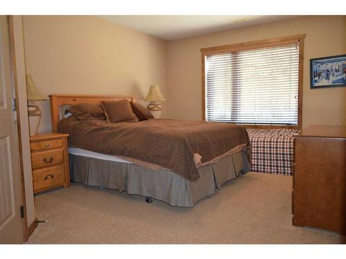 401 Castle Mountain Way, Rural Pincher Creek No. 9, M.D. Of, AB - Indoor Photo Showing Bedroom