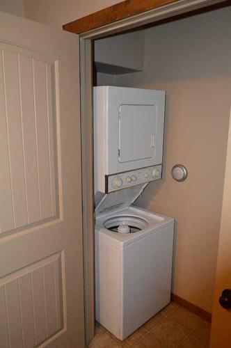 401 Castle Mountain Way, Rural Pincher Creek No. 9, M.D. Of, AB - Indoor Photo Showing Laundry Room