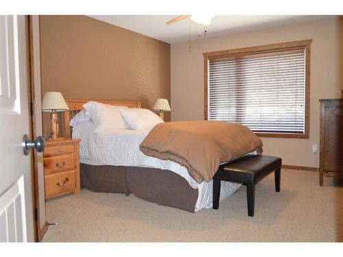 401 Castle Mountain Way, Rural Pincher Creek No. 9, M.D. Of, AB - Indoor Photo Showing Bedroom