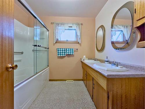 1302 83 Street, Coleman, AB - Indoor Photo Showing Bathroom