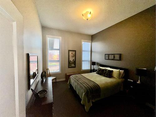 #3-47 Aquitania Circle West, Lethbridge, AB - Indoor Photo Showing Bedroom