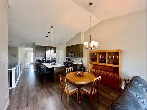 #3-47 Aquitania Circle West, Lethbridge, AB - Indoor Photo Showing Dining Room