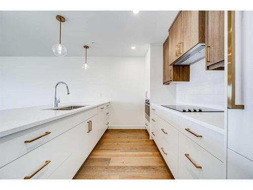 224-102 Scenic Drive North, Lethbridge, AB - Indoor Photo Showing Kitchen With Double Sink With Upgraded Kitchen