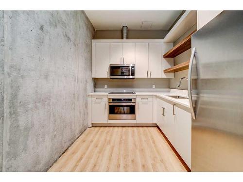 224-102 Scenic Drive North, Lethbridge, AB - Indoor Photo Showing Kitchen