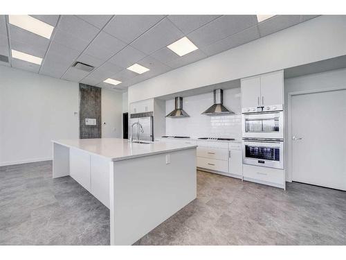 224-102 Scenic Drive North, Lethbridge, AB - Indoor Photo Showing Kitchen