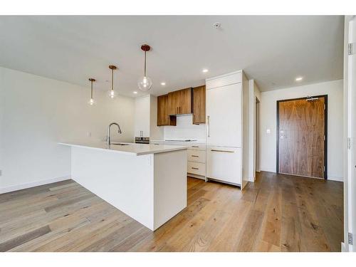 224-102 Scenic Drive North, Lethbridge, AB - Indoor Photo Showing Kitchen