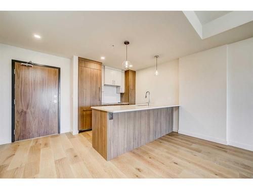 515-102 Scenic Drive North, Lethbridge, AB - Indoor Photo Showing Kitchen