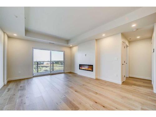 515-102 Scenic Drive North, Lethbridge, AB - Indoor Photo Showing Other Room With Fireplace