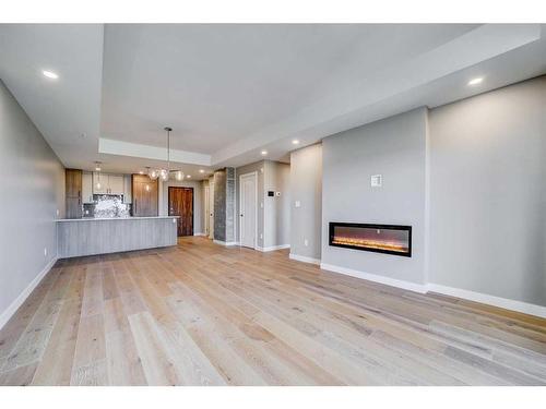 318-102 Scenic Drive North, Lethbridge, AB - Indoor Photo Showing Other Room With Fireplace