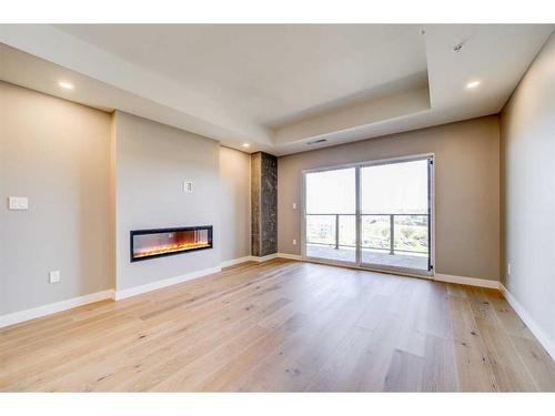 318-102 Scenic Drive North, Lethbridge, AB - Indoor With Fireplace